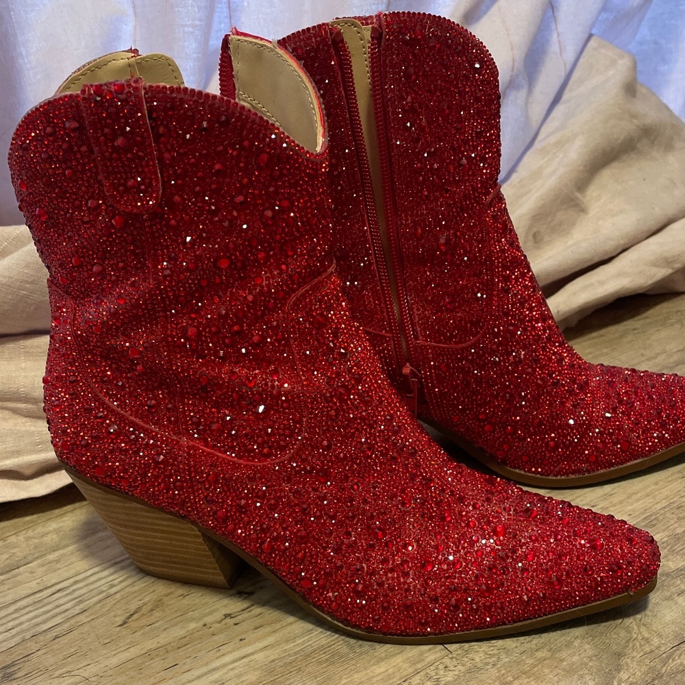 Betsey Johnson Diva Red Bootd